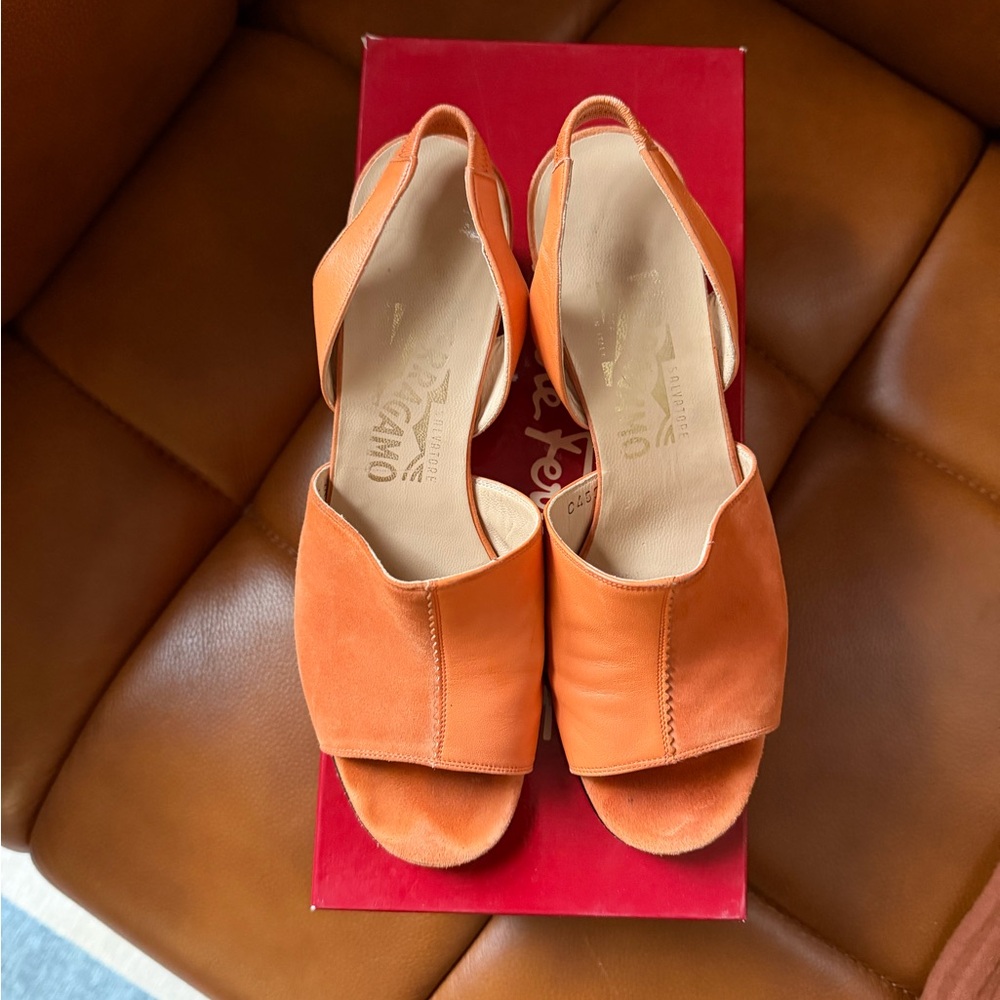 Salvatore Ferragamo orange suede wedge. Flamingo nappa cald - Picture 4 of 5